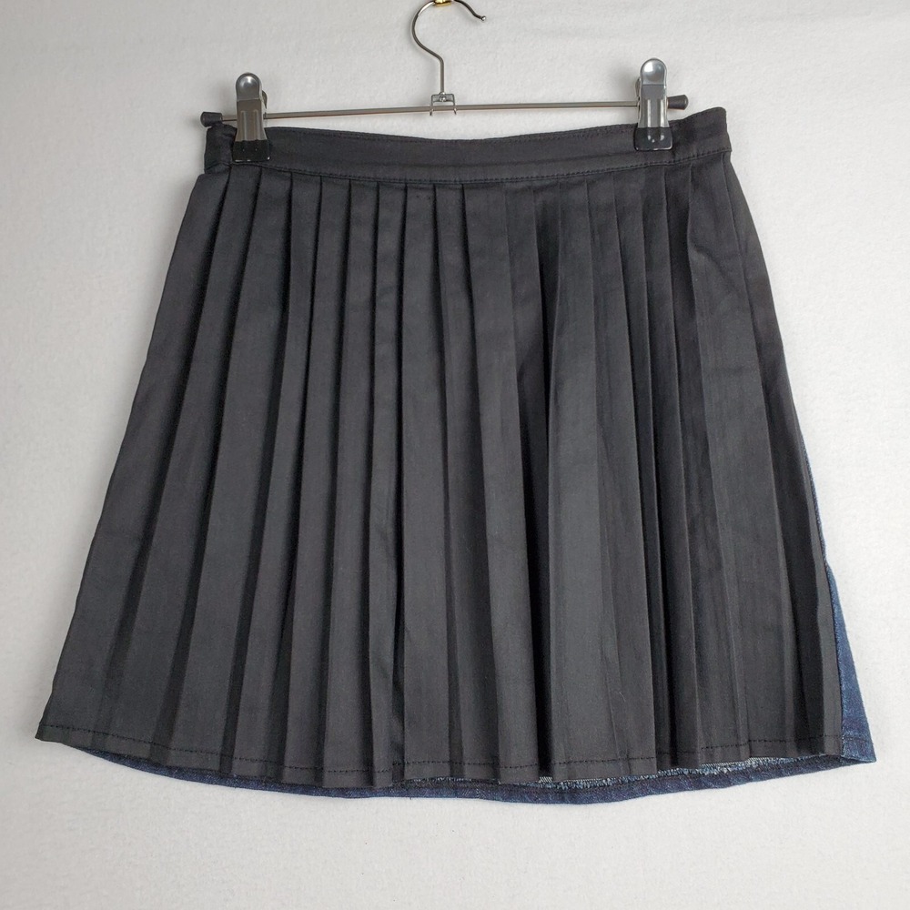 Topshop Moto A-Line Mini Skirt Women's 2 Black Pleated Blue Denim Classic Preppy